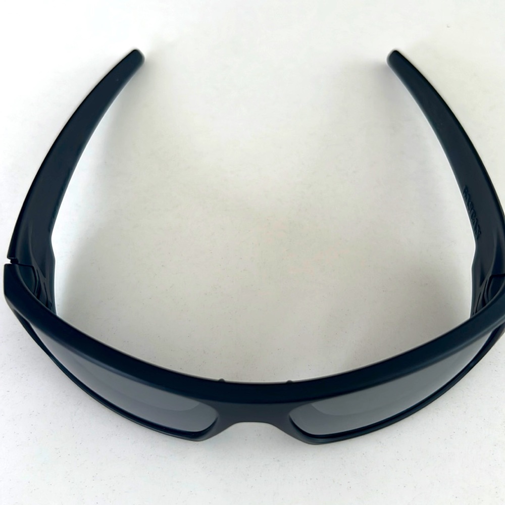 Oakley men sunglasses black  preowned gascan